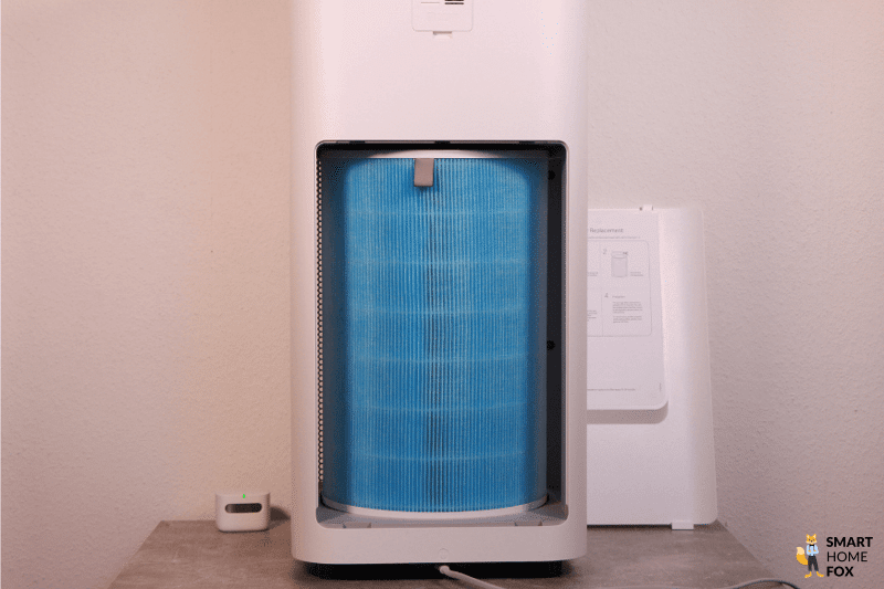 Der runde, walzenförmige Kombifilter steht im Xiaomi Mi Air Purifier Pro H Luftreiniger